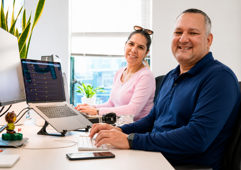 Pablo Piñero y Milena Josepovic, equipo de Agencia SEO Online